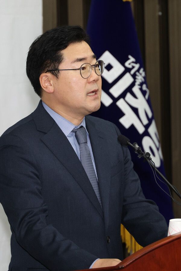 더불어민주당 박찬대 원내대표가 2일 오후 서울 여의도 국회에서 열린 의원총회에서 발언하고 있다. [사진= 연합뉴스]