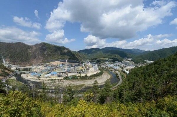 최근 적발된 환경 위반으로 조업정지 10일 처분을 받게 될 것으로 보이는 영풍 석포제련소 전경. [사진=경상북도]