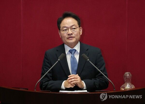 2일 서울 여의도 국회에서 열린 본회의에서 더불어민주당 허영 의원이 의사진행 발언을 하고 있다. 2024.12.2 [사진=연합뉴스]