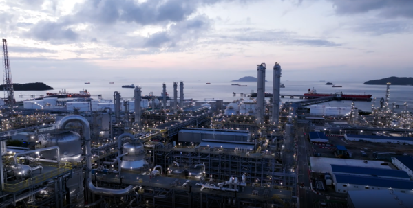 HD현대오일뱅크가 지난 9일 세계 최대 액침냉각 시스템 기업인 GRC로부터&nbsp;일렉트로세이프 프로그램 인증을 획득했다. [사진=HD현대오일뱅크]