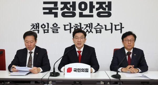 국민의힘 권성동 당 대표 권한대행 겸 원내대표가 24일 오후 국회에서 현안관련 기자간담회를 열고 발언하고 있다. 2024.12.24 [사진=연합뉴스]