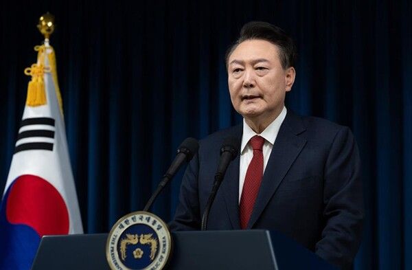 윤석열 대통령이 3일 오전 서울 용산 대통령실 브리핑룸에서 비상 계엄과 관련해 대국민 담화를 열어 사과를 하고 있다. [사진=대통령실 제공]