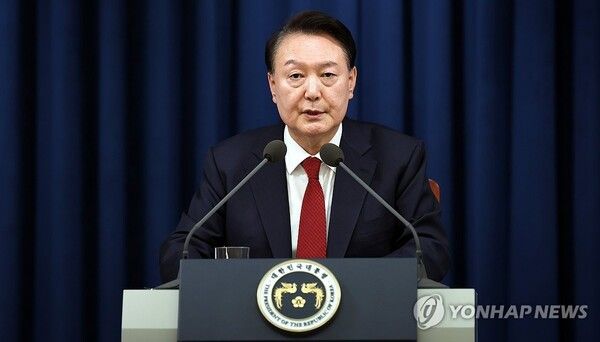 윤석열 대통령이 3일 밤 서울 용산 대통령실 청사에서 긴급 대국민 특별 담화를 하고 있다. 2024.12.3 [사진=연합뉴스]