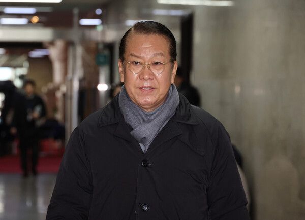 국민의힘&nbsp;권영세&nbsp;비상대책위원장 지명자가 29일 오후 국회에서 권성동 대표 권한대행 겸 원내대표 주재로 열린 전남 무안공항 여객기 사고 관련 긴급회의에 참석하고 있다. [사진=연합뉴스]