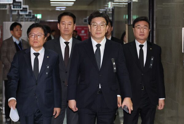 국민의힘&nbsp;권성동&nbsp;원내대표가 31일 오전 서울 여의도 국회에서 열린 원내대책회의에 참석하고 있다. [사진=연합뉴스]