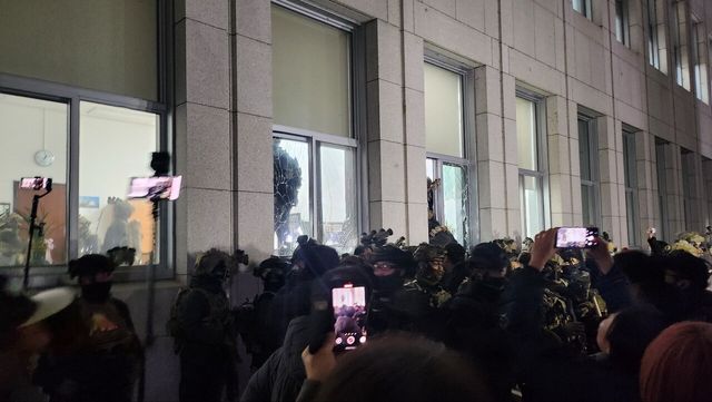 3일 밤 국회 본관 현장 [사진=김민주 기자]