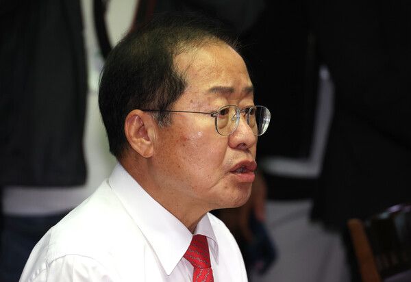 10월 28일 국회 의원회관에서 열린 '국민의힘 대구광역시-지역 국회의원 예산정책협의회'에서 홍준표 대구시장이 발언을 하고 있다 [사진=연합뉴스]