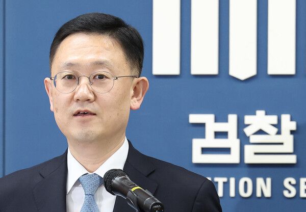 박세현 검찰 비상계엄 특별수사본부 본부장(서울고검장)이 8일 오후 서울 서초구 서울고검 기자실에서 수사 관련 브리핑을 열고 모두발언을 하고 있다 [사진=연합뉴스]