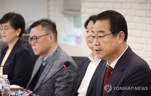 국민의힘 정영환 공천관리위원장이 14일 여의도 당사에서 제22대 총선을 앞두고 1차 단수추천 지역을 발표하고 있다. [사진=연합뉴스]