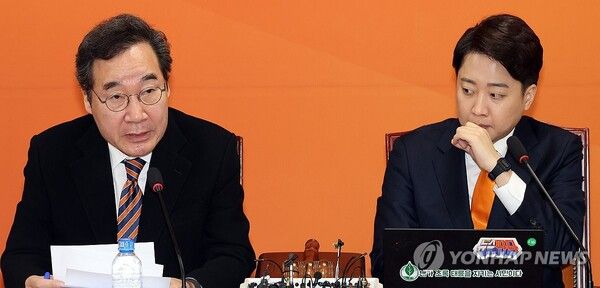 개혁신당 이낙연 공동대표가 19일 국회에서 최고위원회의를 하고 있다. 오른쪽은 이준석 공동대표. [사진=연합뉴스]