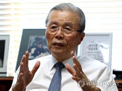 연합뉴스와 인터뷰 중인 전 국민의힘 비대위원장 김종인 [사진=연합뉴스]