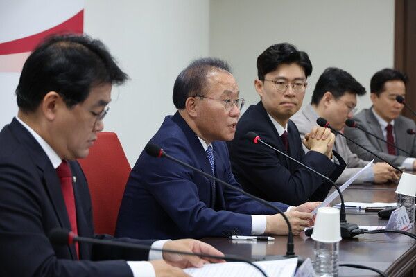 총선백선 TF 회의 주재하는 윤재옥 원내대표(서울=연합뉴스) 김주성 기자 = 국민의힘 윤재옥 원내대표가 2일 오전 서울 여의도 국민의힘 당사에서 제22대&nbsp;총선백서&nbsp;태스크포스(TF) 제1차 전체 회의를 주재하고 있다.[사진=연합뉴스]