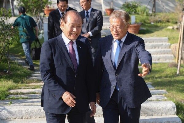 황우여 국민의힘 비상대책위원장이 23일 문재인 전 대통령을 예방했다. [사진=국민의힘]