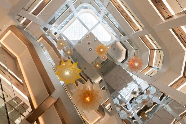 네덜란드 작가 드리프트의 '메도우(Meadow)' 작품 [사진=롯데백화점 제공]