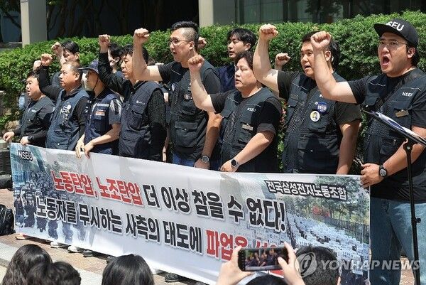파업 선언 기자회견하는 전국삼성전자노동조합. 사진=연합뉴스