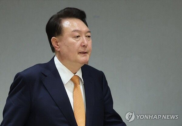 윤석열 대통령 탄핵소추안 발의를 요구하는 국회 국민동의 청원에 대한 동의가 100만명을 넘었다 [사진=연합뉴스]