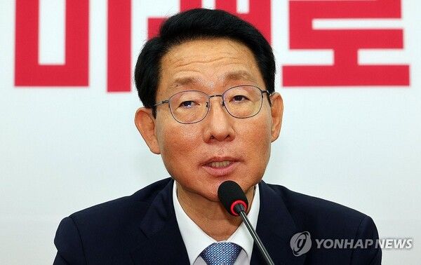 &nbsp;국민의힘 정책위의장으로 내정된&nbsp;김상훈&nbsp;의원이 2일 오전 국회에서 기자회견을 하고 있다.[사진=연합뉴스]