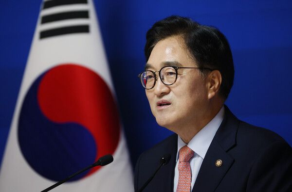우원식&nbsp;국회의장이 21일 국회 사랑재에서 열린 기자간담회에서 발언을 하고 있다.[사진=연합뉴스］