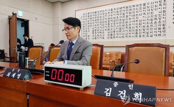 최재영 목사가 26일 오전 서울 여의도 국회 법제사법위원회 전체회의장에서 열린 '윤석열 대통령 탄핵소추안 발의 요청' 국민동의 청원 관련 2차 청문회에 출석하고 있다 2024.7.26 [사진=연합뉴스]