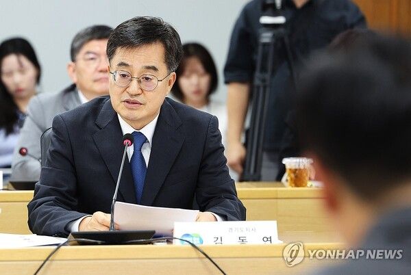 지난 5일 경기도청에서 열린 '더불어민주당-경기도 예산정책협의회'에서 김동연 경기도지사가 인사말을 하고 있다. 2024.9.5 [사진=연합뉴스]