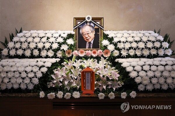 16일 오후 서울 서대문구 세브란스병원 장례식장에 마련된 고 남재희 전 노동부 장관의 빈소에 고인의 영정이 놓여있다. 2024.9.16 [사진=연합뉴스]