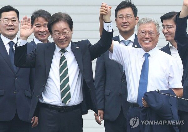 민주당 친명-친문계가 검찰 수사에 공동 대응하며 압박 강도를 높이고 있다 [사진=연합뉴스]