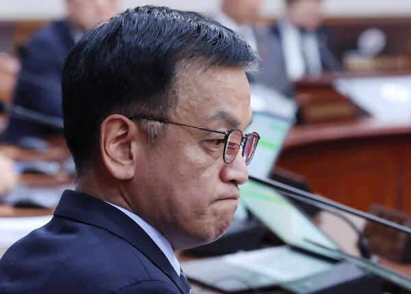 최상목 대통령 권한대행 부총리 겸 기획재정부 장관이 31일 정부서울청사에서 열린 국무회의를 준비하고 있다. 2024.12.31 [대통령실통신사진기자단] [사진=연합뉴스]