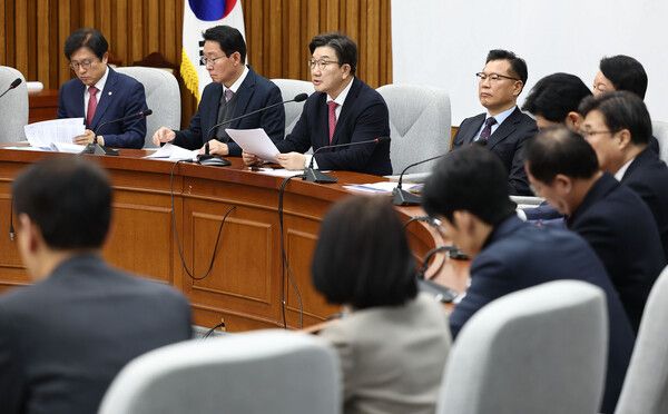 국민의힘&nbsp;권성동&nbsp;원내대표가 10일 오전 서울 국회에서 열린 원내대책회의에 참석해 발언하고 있다. [사진=연합뉴스]