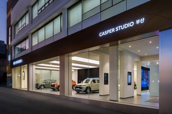 현대자동차는 10일 부산시 수영구에 총 410㎥(약 124평) 규모로 조성된 ‘캐스퍼 스튜디오 부산’을 오픈했다고 밝혔다. 사진은 캐스퍼 스튜디오 부산 전경. [사진=현대자동차]
