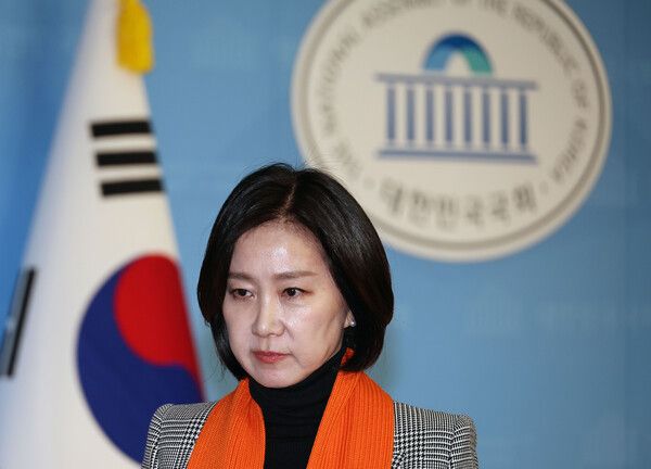 개혁신당 허은아 대표가 12일 오전 서울 여의도 국회 소통관에서 당 내 현안 관련 기자회견을 마치고 밖으로 나서고 있다. 2025.1.12 [사진=연합뉴스]