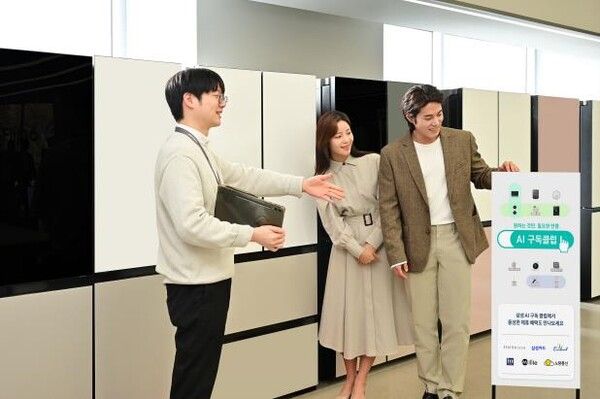 '삼성 AI 구독 클럽'을 설명하는 모습 [사진=삼성전자]