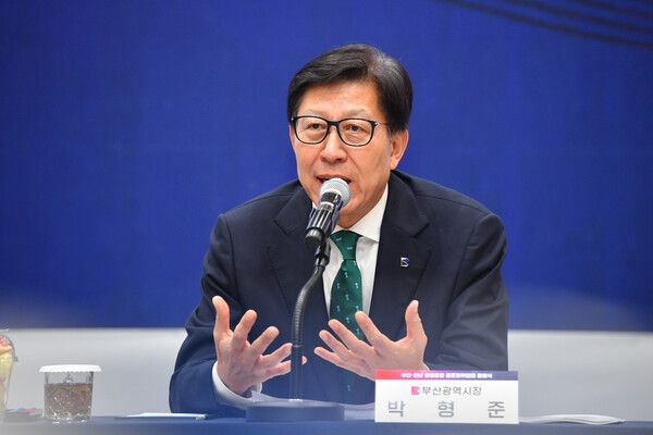 8일 오후 경남도청 대회의실에서 열린 '부산·경남 행정통합 공론화위원회' 출범식에서 박형준 부산시장이 인사말을 하고 있다. 이날 부산시와 경남도는 행정통합안 기본 구상안을 공개했다. 2024.11.8 [부산시 제공. 재판매 및 DB 금지] [사진=연합뉴스]