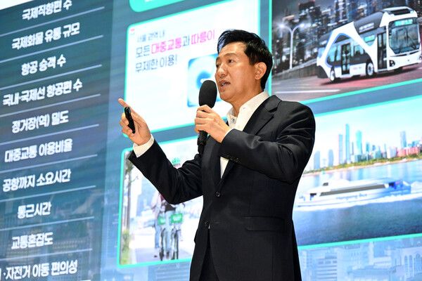 오세훈 서울시장이 10일 서울시청에서 열린 2025년 직원 조례에서 지난해 성과와 올해 시정 운영 방향에 대해 강연하고 있다. 2025.1.10 [서울시 제공. 재판매 및 DB 금지] [사진=연합뉴스]