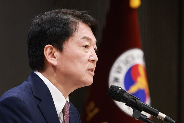 국민의힘 안철수 의원이 22일 오후 서울 용산구 의협회관에서 열린 전국의사대표자대회에 참석해 인사말하고 있다. 2024.12.22 [사진=연합뉴스]