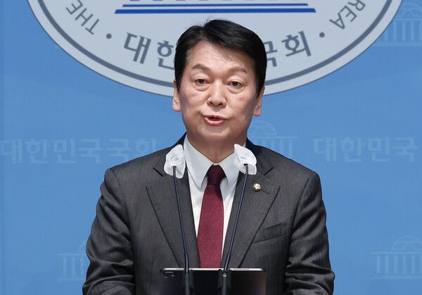 국민의힘&nbsp;안철수&nbsp;의원이 20일 오전 서울 여의도 국회 소통관에서 '서부지법 폭력 난동' 등 현안 관련 기자회견을 하고 있다. [사진=연합뉴스]