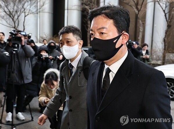 경찰 출석하는 김성훈 차장 [사진=연합뉴스]