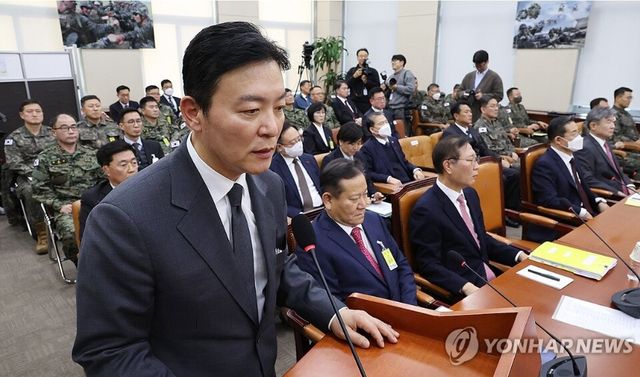 김성훈 대통령실 경호차장은 22일 국회 내란국조특위에 출석, 의원들의 질문에 답하고 있다. [사진=연합뉴스]