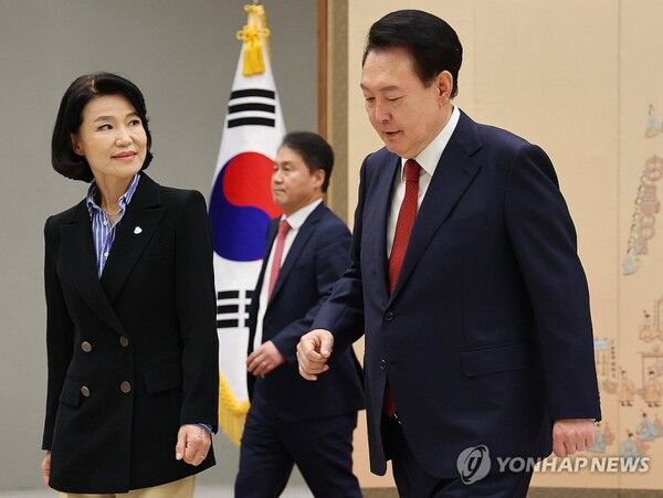 이진숙 방통위원장과 윤석열 대통령 [사진=연합뉴스]