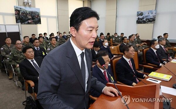 답변하는 김성훈 대통령 경호차장 [사진=연합뉴스]