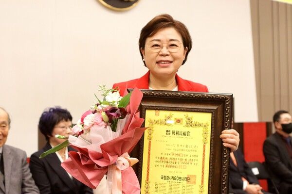 ‘2024년 국리민복상’을 수상하는 김정재 의원 / 사진=김정재의원실