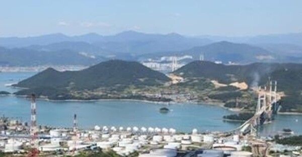 석유화학 기업이 입주해 있는 여수산단 전경 [사진=연합뉴스]