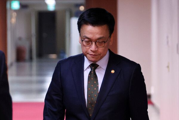 최상목 대통령 권한대행 부총리 겸 기획재정부 장관이 21일 정부서울청사에서 국무회의에 입장하고 있다. 2025.1.21 [사진=연합뉴스]