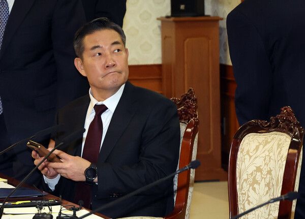 신원식 국가안보실장이 14일 오후 정부서울청사에서 열린 국가안전보장회의(NSC)에 참석하기 위해 입장하고 있다. [사진=연합뉴스]