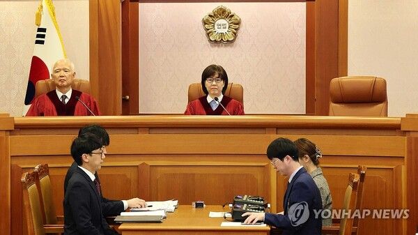 탄핵심판에서 내란죄 제외를 놓고 여권이 반발하고 있다 [사진=연합뉴스]