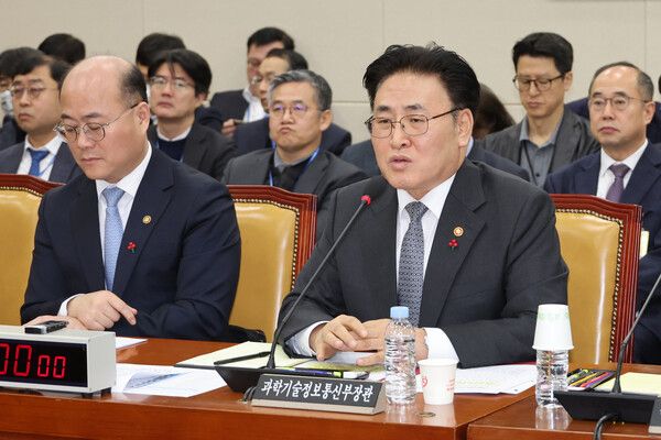 유상임 과학기술정보통신부 장관이 6일 국회 과학기술정보방송통신위원회 전체회의에서 위원 질의에 답하고 있다. 2025.1.6 [사진=연합뉴스]