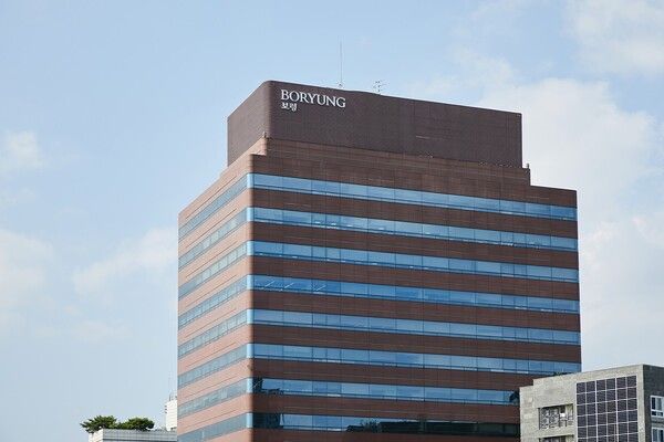 ㈜보령의 자회사인 보령컨슈머헬스케어가&nbsp;6일&nbsp;진해거담제 '용각산쿨'의&nbsp;신규 TV 광고를 선보이며 제품 알리기에 나섰다고 밝혔다. [사진=(주)보령]