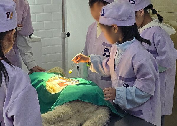 광동제약은 6일 서울 송파구에 위치한 직업체험 테마파크 '키자니아'에서 한국아동학대예방협회와 함께 보호시설 아동들의 진로 탐색을 돕기 위한 직업체험 프로그램을 진행했다고 밝혔다. [사진=광동제약]