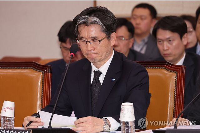 국회 나온 오동운 공수처장. 7일 국회에서 열린 국회 법제사법위원회 현안질의에 출석한 오동운 처장은 