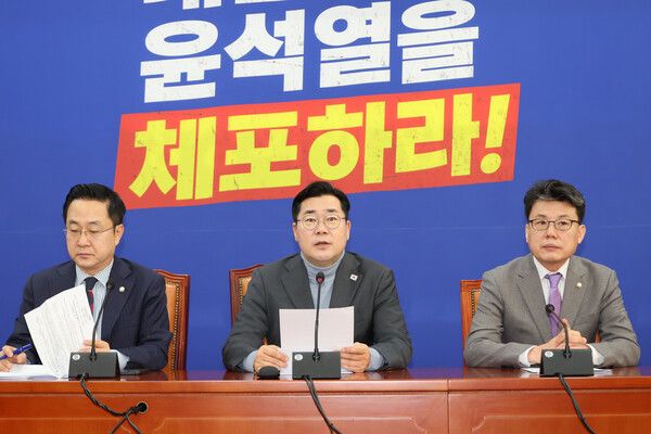 더불어민주당 박찬대 원내대표가 7일 오전 서울 여의도 국회에서 열린 원내대책회의에서 발언하고 있다. [사진= 연합뉴스]