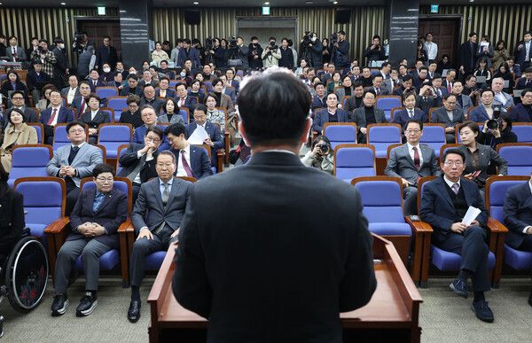 국민의힘&nbsp;권성동&nbsp;원내대표가 8일 오전 서울 여의도 국회에서 열린 의원총회에서 발언하고 있다. [사진=연합뉴스]&nbsp;